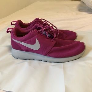 Nike Roshe pink and grey women’s sz 6.5